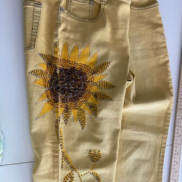 YELLOW FLORAL SEQUIN CROPPED BOOT CUT JEANS YELLOW SIZE 31 - Picture 8 of 8